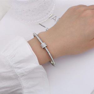 Screw close clasp bangle